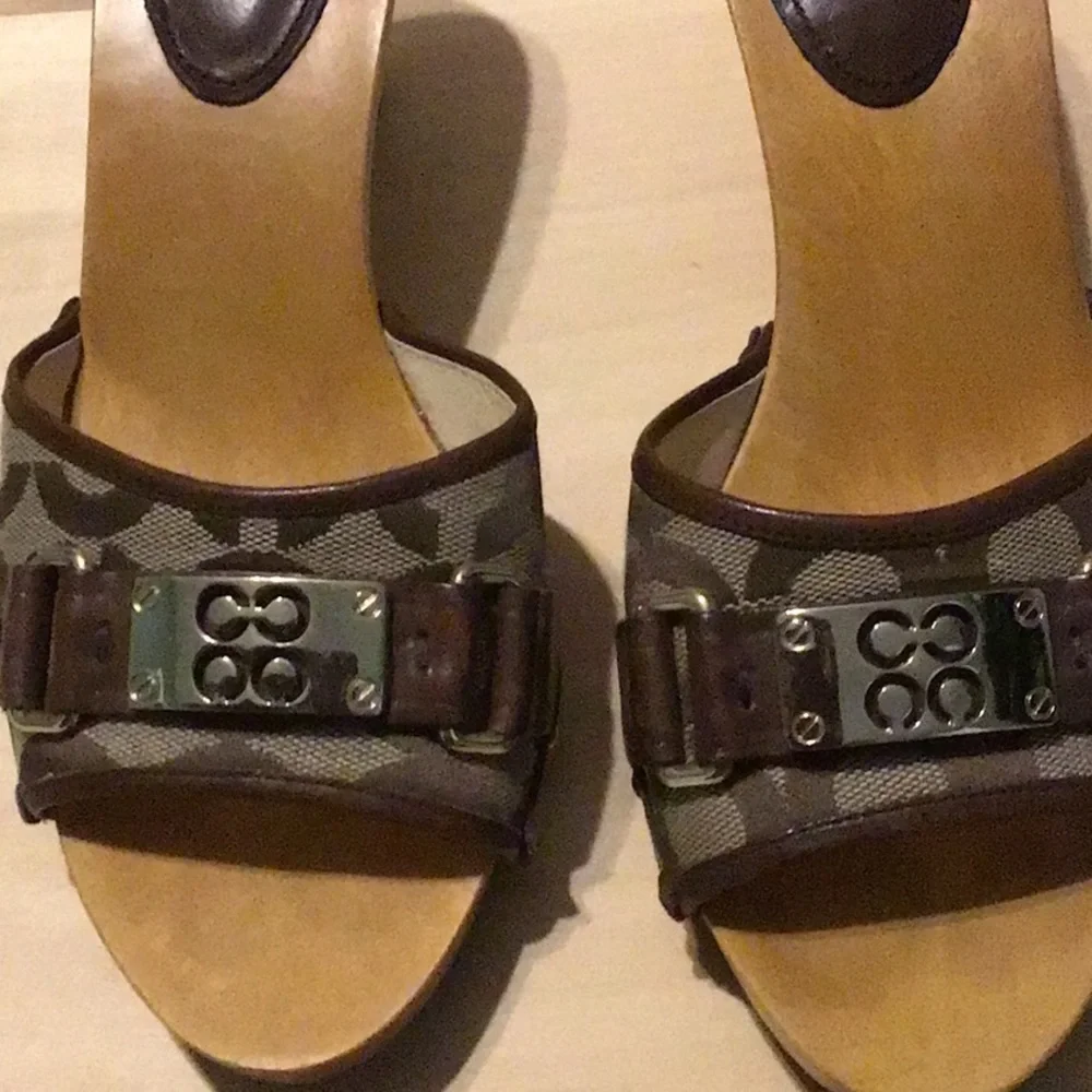 Coach - Picture 3 of 5